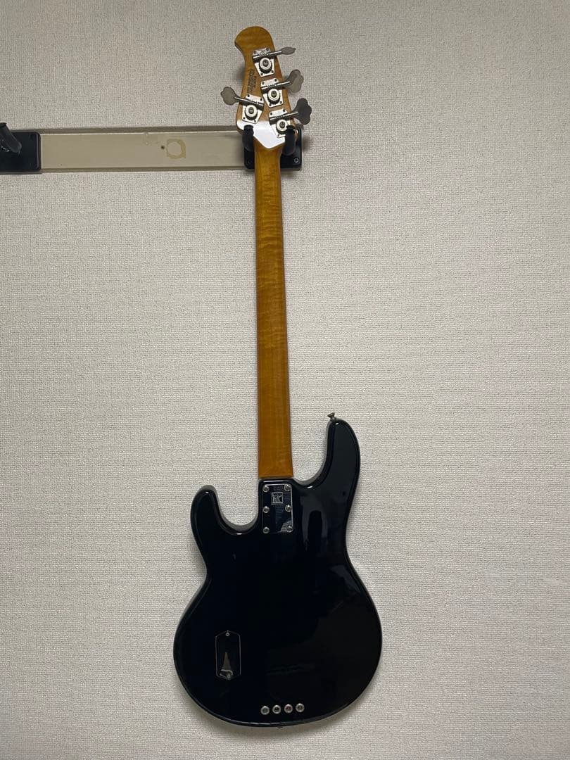 ベース ERNIE BALL MUSAN Stinray Classic Black