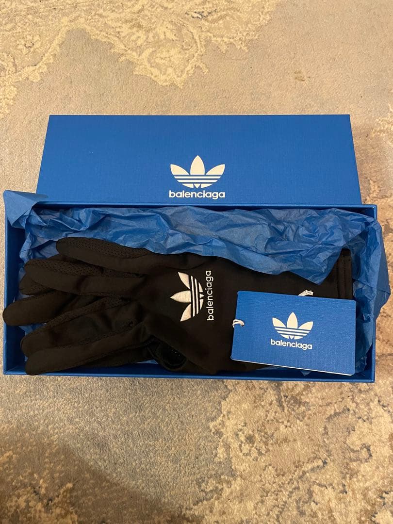 BALENCIAGA Adidas 手袋　正規品新品