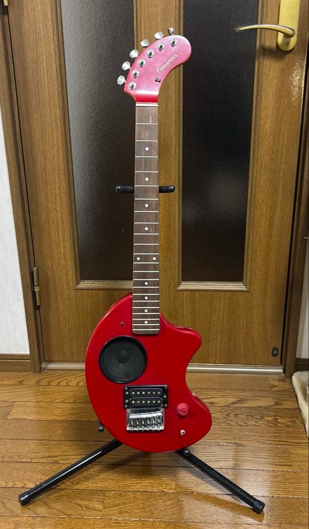 月詠さや フェルナンデスZo-3 レッド　ギタースタンド付き
