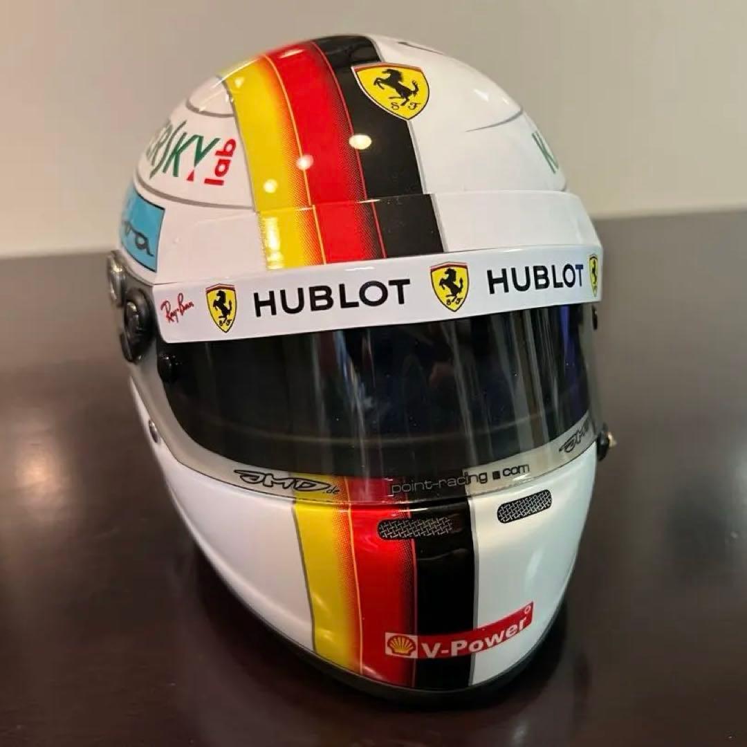 （美品）F1 Ferrari セバスチャンベッテル 直筆サイン入アライ1/2