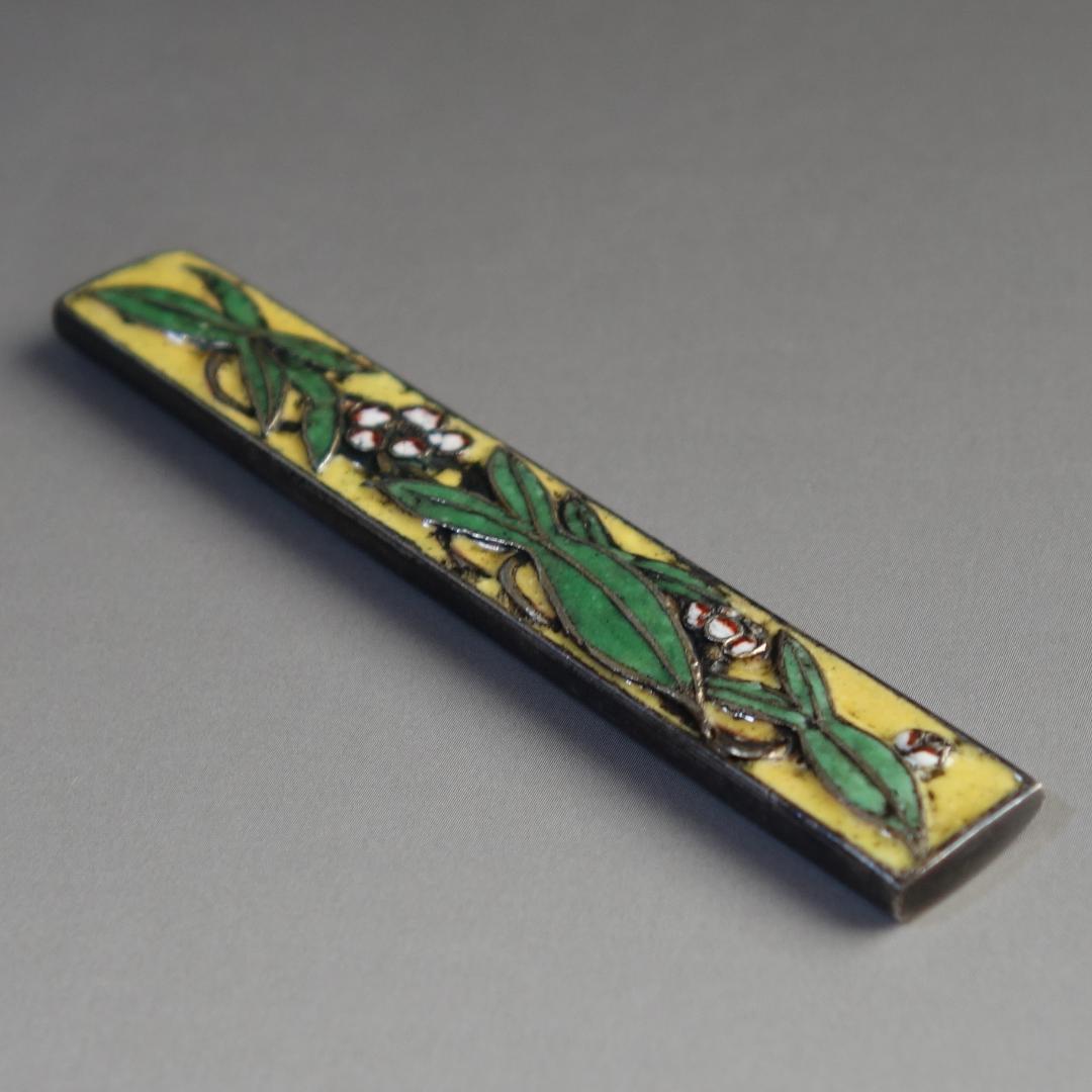 【 銀地 七宝焼 沢潟梅花図小柄】 鍔 鐔 小柄 刀装具 骨董 アンティーク