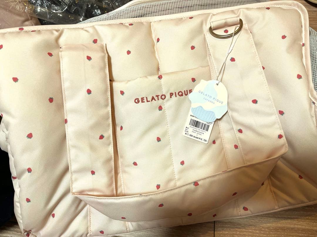 GELATO PIQUE ペット用　いちご柄キャリーバッグ