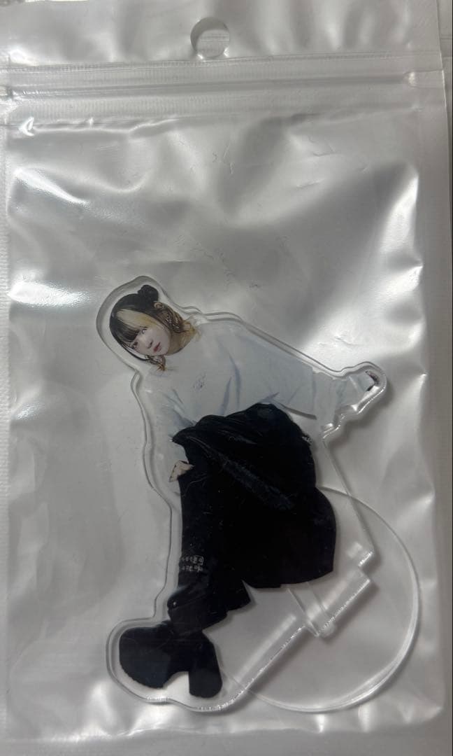 【最終値下げ】川口莉奈　アクリルスタンド(未開封) 白座り