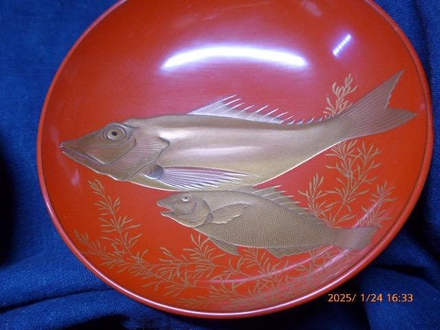 美品　大変素晴らしい蒔絵の「魚貝ずくし」絵変わり蒔絵　五つ組　盃台