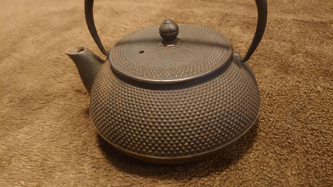 古鉄瓶　鉄瓶　小鉄瓶　アラレ　茶道具　蔵出し　１客