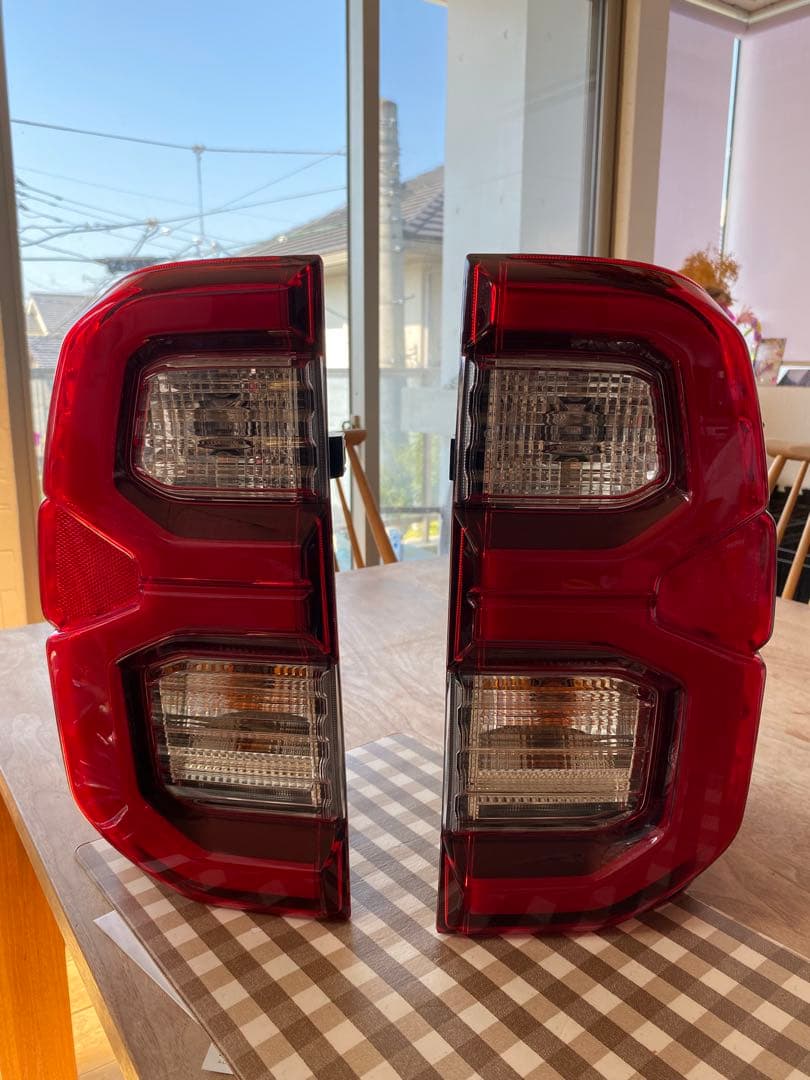 ハイラックスGUN125 後期テールランプ　トヨタ純正
