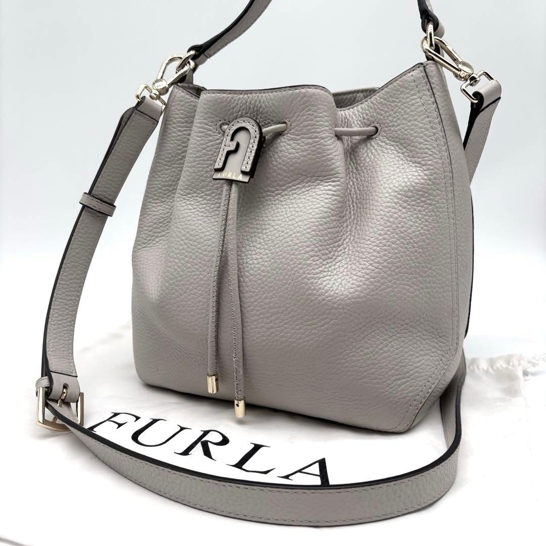 ✨極美品✨フルラ　アテナ　ショルダーバッグ　2WAY　アーチロゴ　巾着　グレー