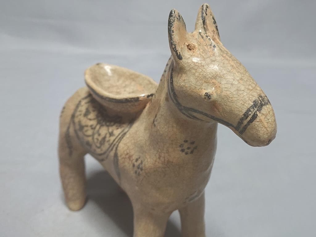 タイ　カロン窯　鉄絵馬形灯火器造形物　15～16世紀