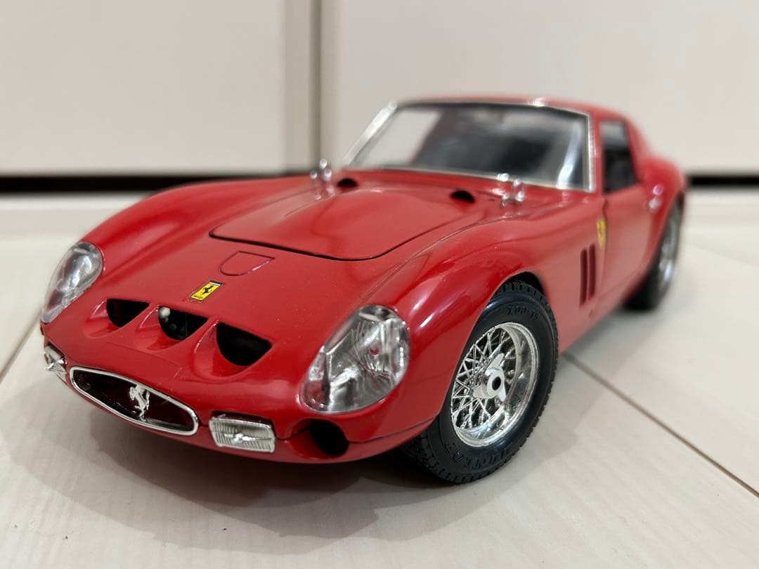 希少 1/18 フェラーリFerrari 250 GTO ミニカー レッド
