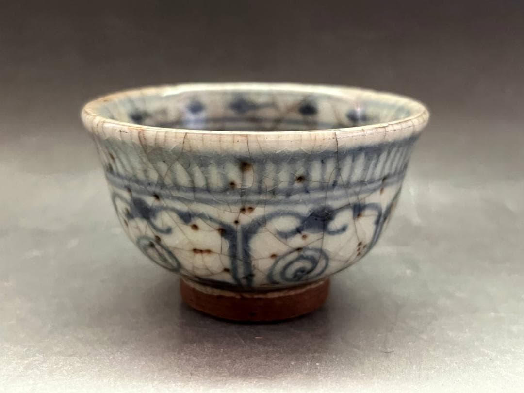 酒杯■コレクター所蔵品 古い染付唐草紋貫入盃（江戸期）古玩 唐物 時代物 骨董■