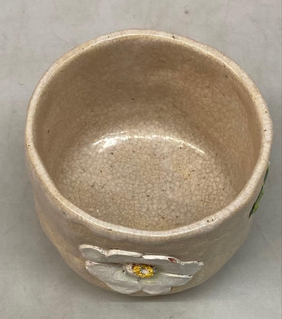 B348s 「水月焼　椿図抹茶茶碗」竹本輝夫作　天神蟹山水彫 伊予松山 茶道具