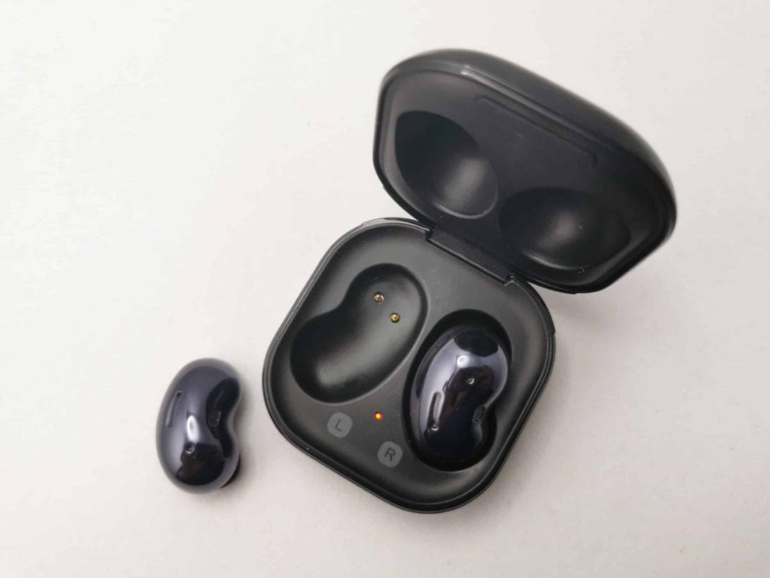 ヘッドホン SAMSUNG GALAXY BUDS LIVE + MARIO CASE