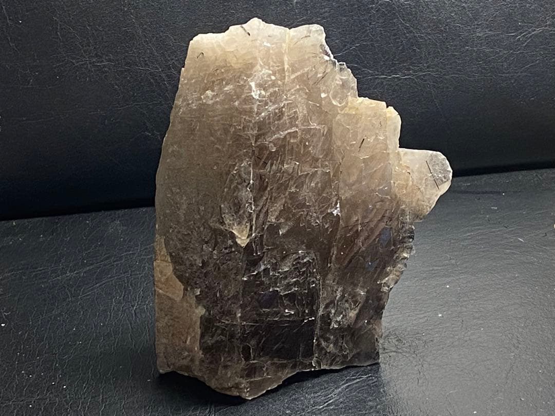 ザギマウンテンクォーツ　ザギ水晶　ザキ鉱山　923g