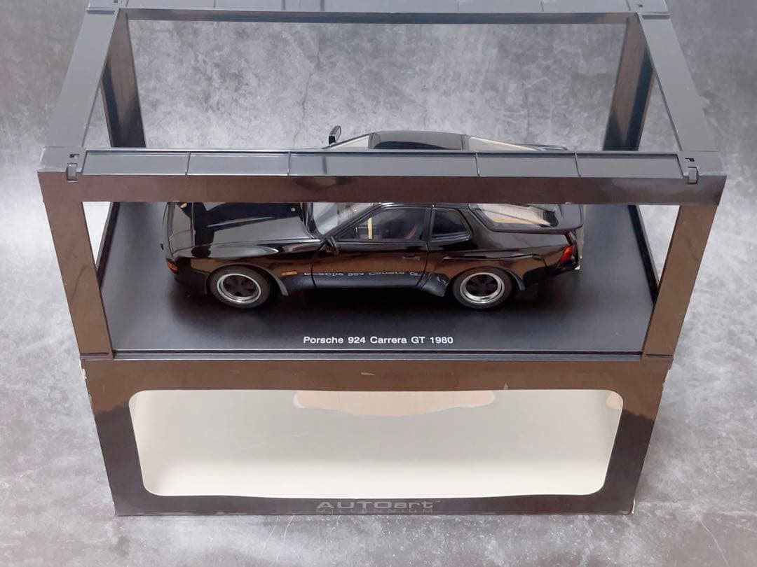 オートアート　1/18 ポルシェ　924 カレラGT 1980 ブラック