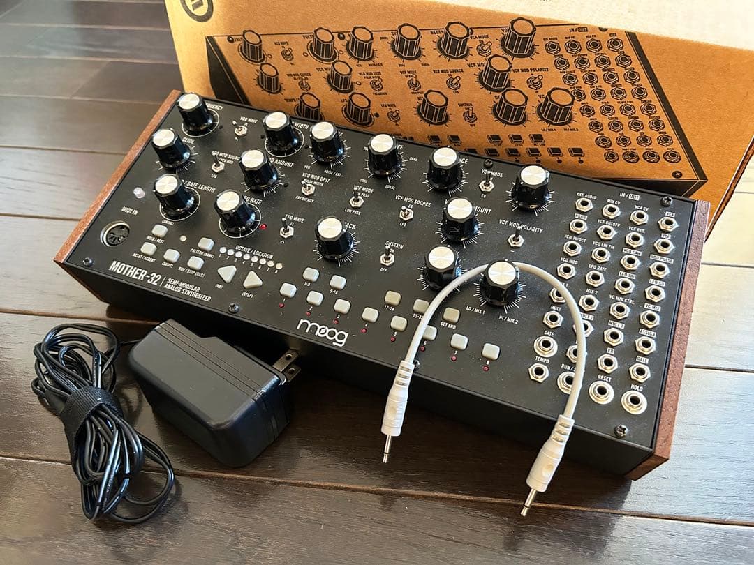 MOOG【MOTHER-32】セミモジュラーアナログシンセ(状態良好)