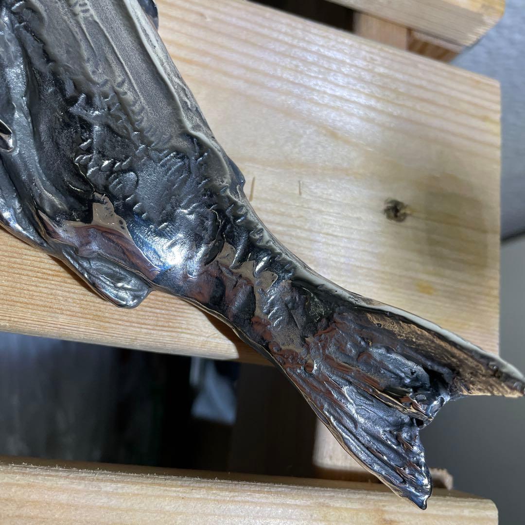 銀色の魚　 魚　 文鎮　 ペーパーウェイト　 シルバー カラー　 銀色