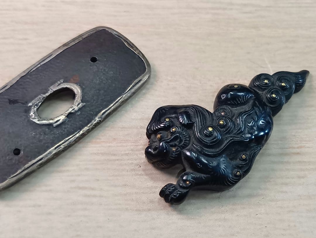 煙草入れ／獅子前金具