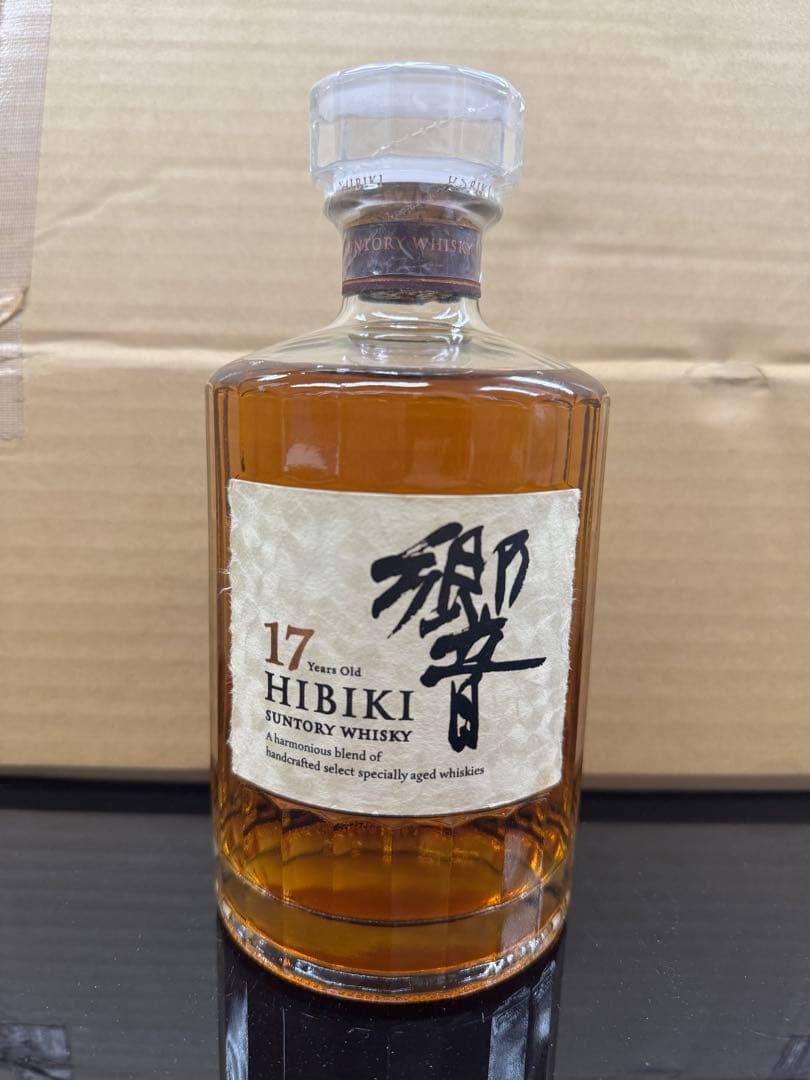 響17年　サントリーウイスキー　汚れあり　箱無し