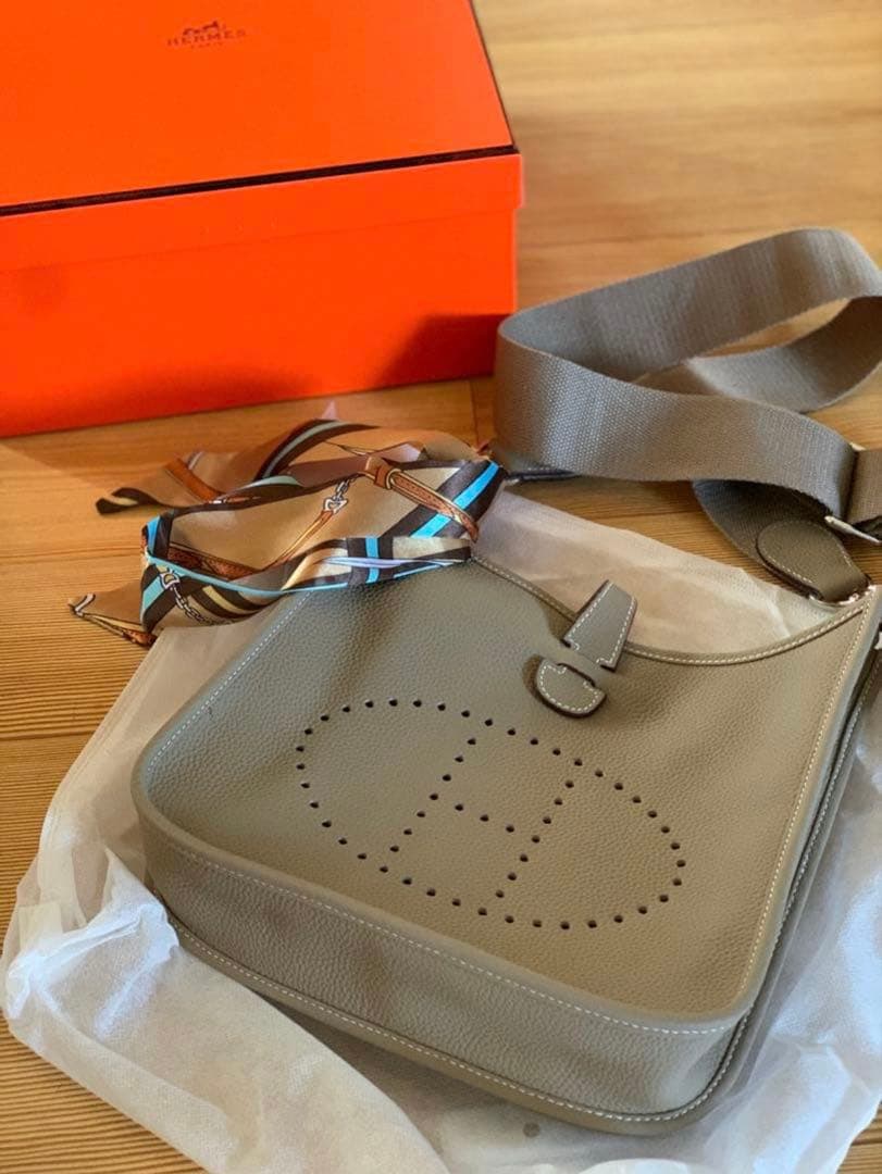 Hロゴ Hパンチング ショルダーバッグ ショルダー2本付き 最高級革