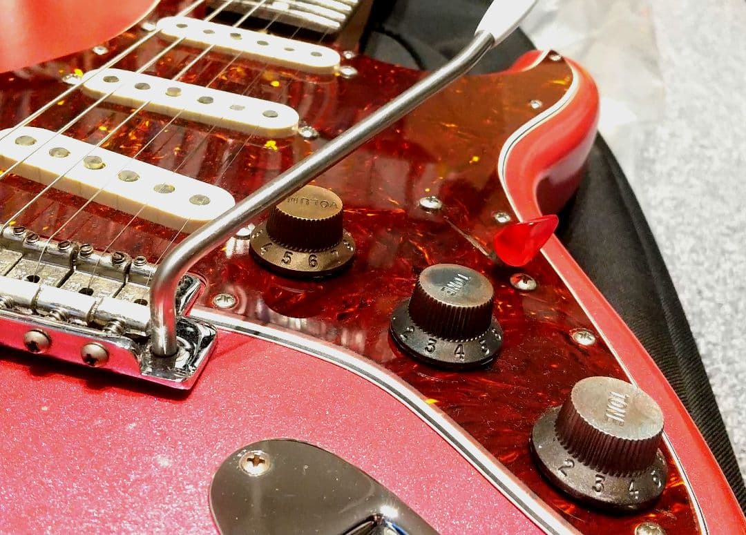 Fender ストラトキャスター ラッカー塗装 メタリックピンク