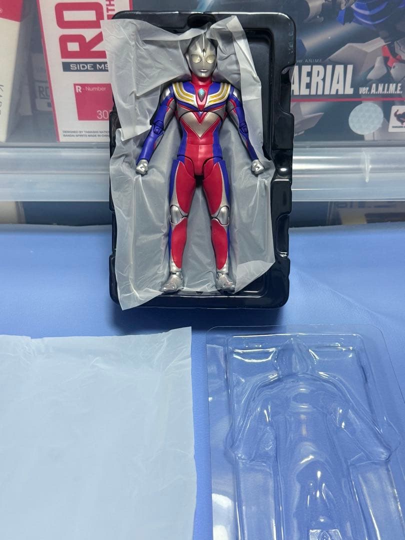 真骨彫　ウルトラマンティガ