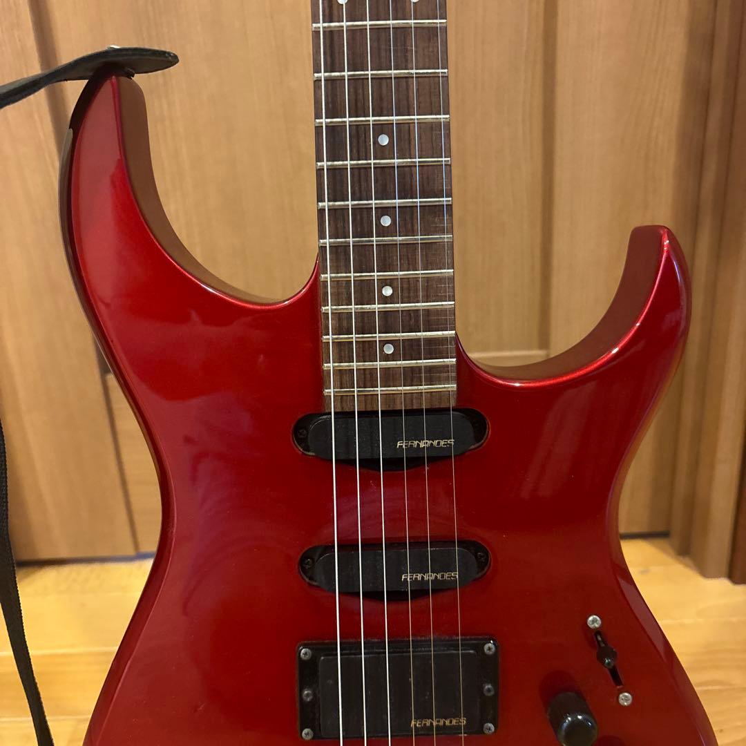 FERNANDES ストラトタイプ（SSH） アーム・ストラップ付、新品弦張替済