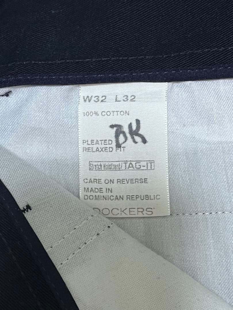 カ*イ様 美品 激安 新品　黒　DOCKERS ブラック　ツータック　チノ ドッ