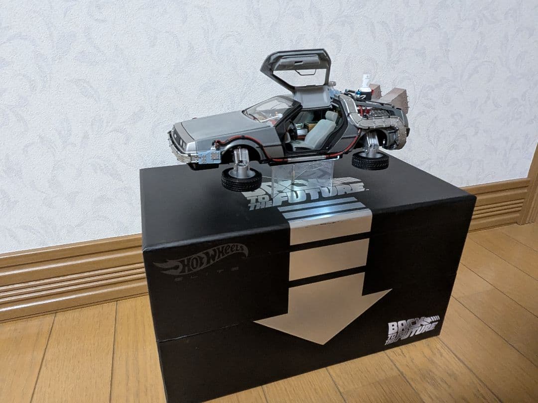 デロリアン 1/18 アルティメットエディション バックトゥザフューチャー