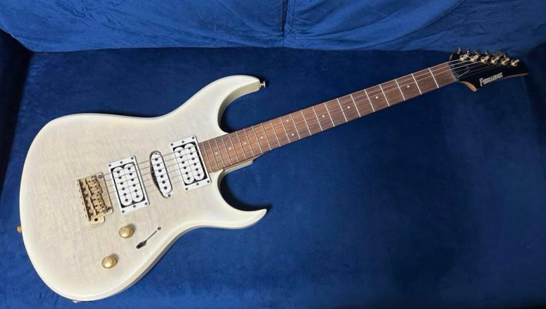 FERNANDES ホワイトバースト　エレキギター