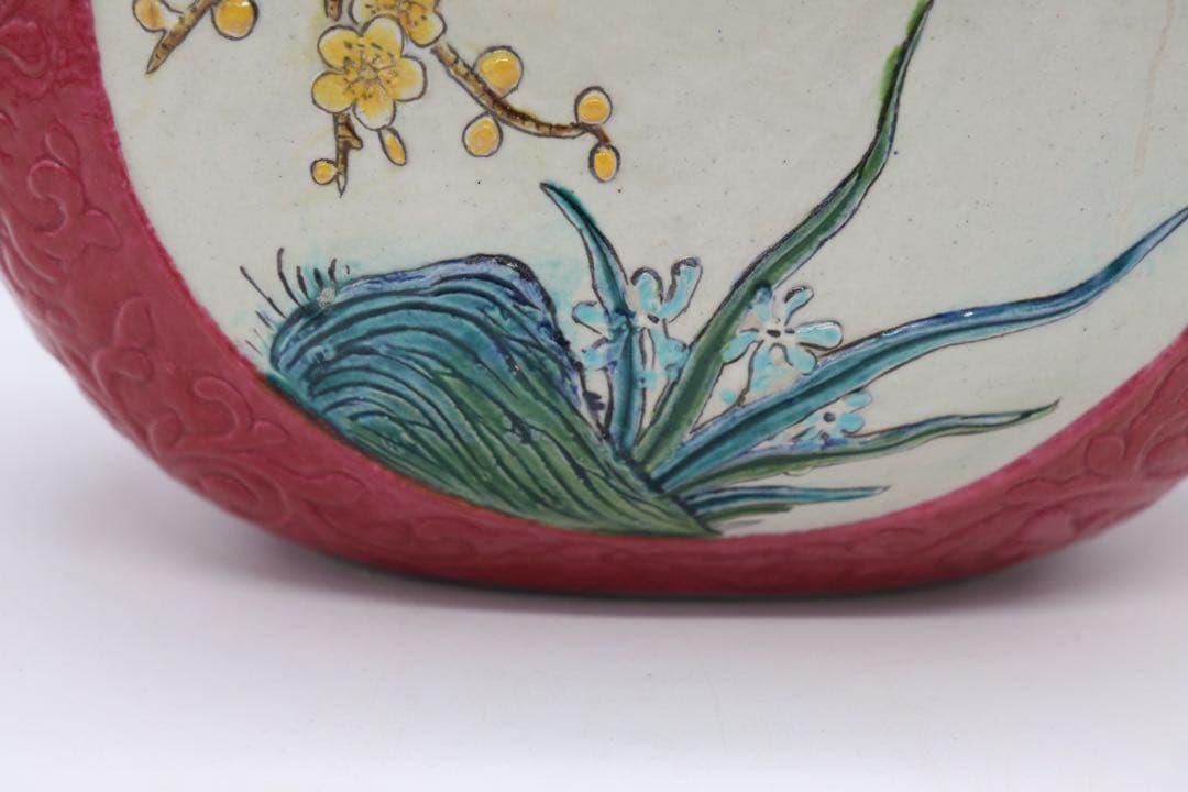 中国　大清乾隆年製銘　粉彩花卉胡蝶紋扁瓶　送料込み0316