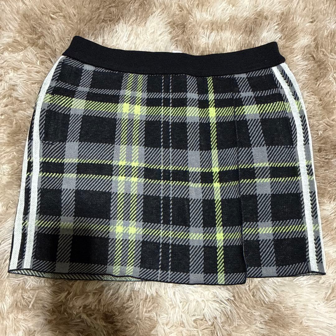 新品未使用adidas チェック柄 セーター・スカートセットアップ