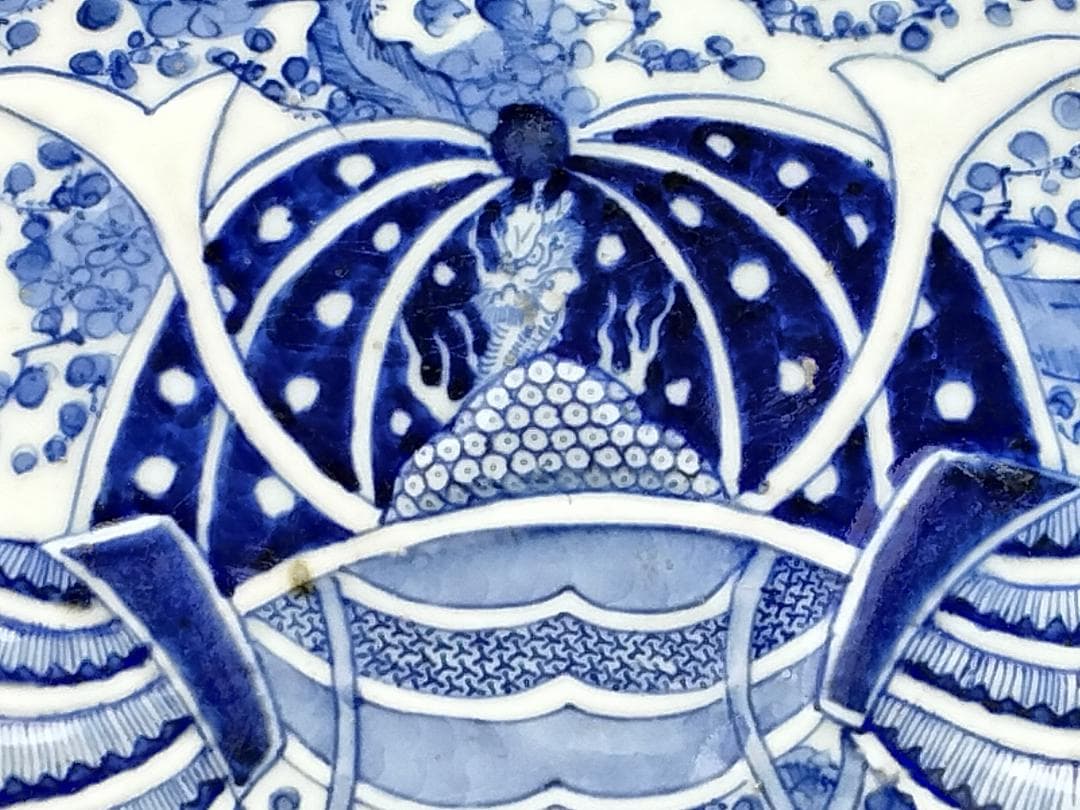 古伊万里　乾 銘 型抜染付兜絵皿