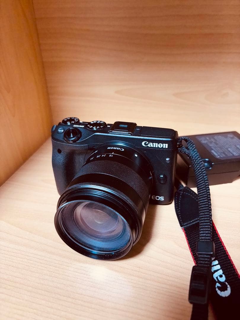Canon EOS M3ミラーレスカメラ レンズ2本付き（ダブルレンズキット）