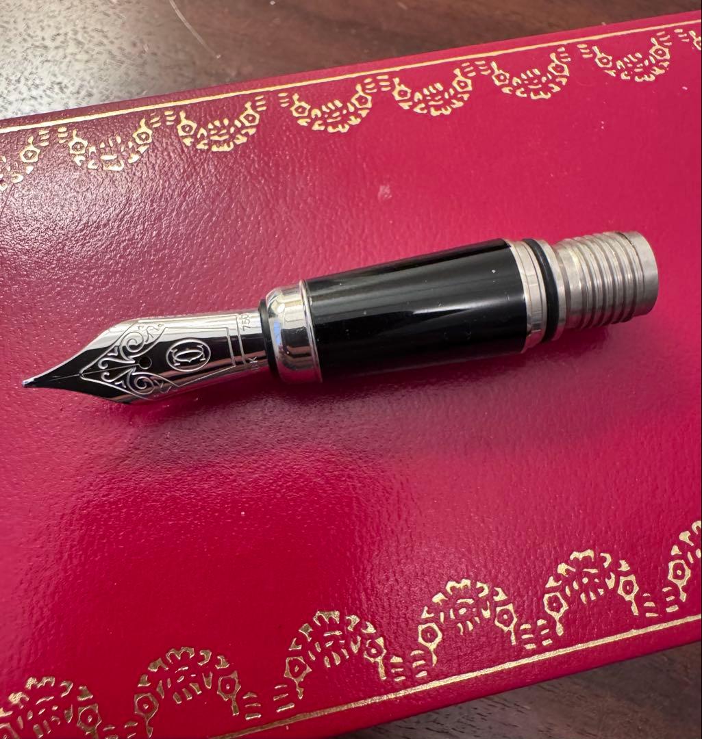 Cartier 万年筆 プラチナフィニッシュ　ゴドロン　ケース付きカルティエ