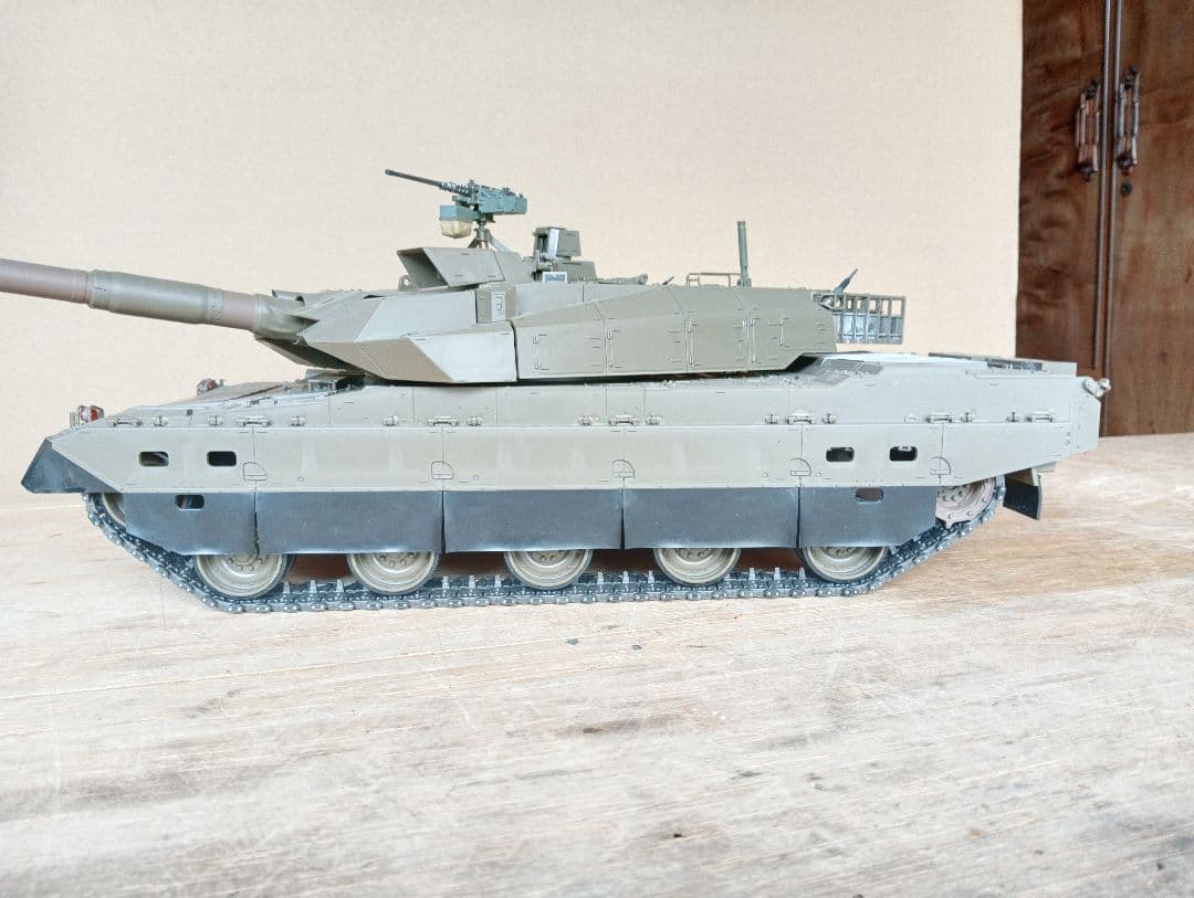 タミヤ 1/16 陸上自衛隊 10式戦車 フルオペレーション 組み立て済完成品