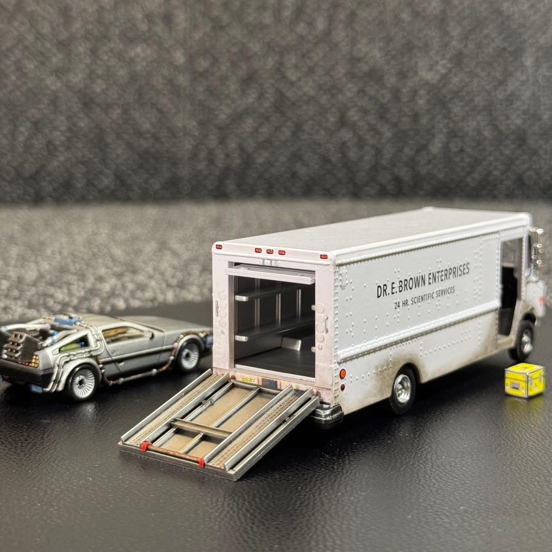 デロリアン & ドクのバン カスタム品 バックトゥザフューチャー 1/64