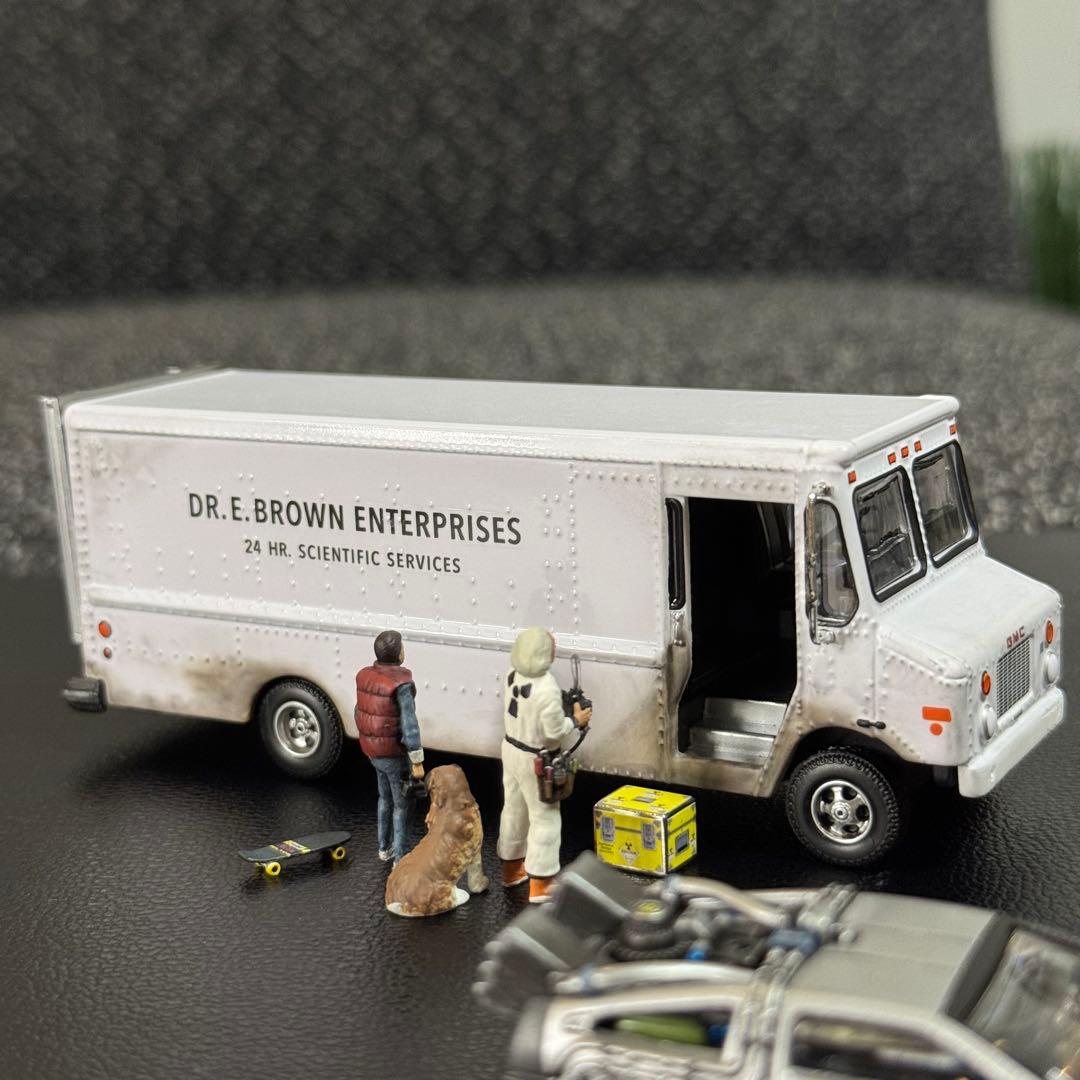 デロリアン & ドクのバン カスタム品 バックトゥザフューチャー 1/64