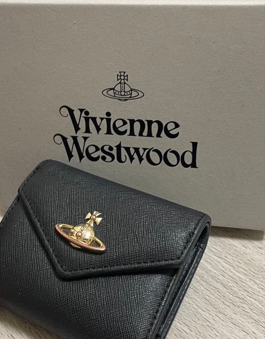Vivienne Westwood ブラックレザー　三つ折り財布