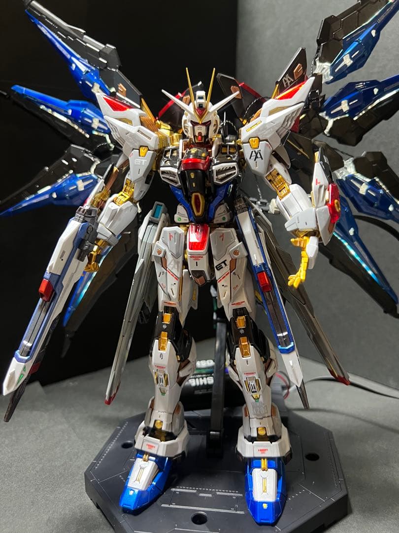 ガンプラ完成品MGEXストライクフリーダムガンダム　外箱あり　 LED発光