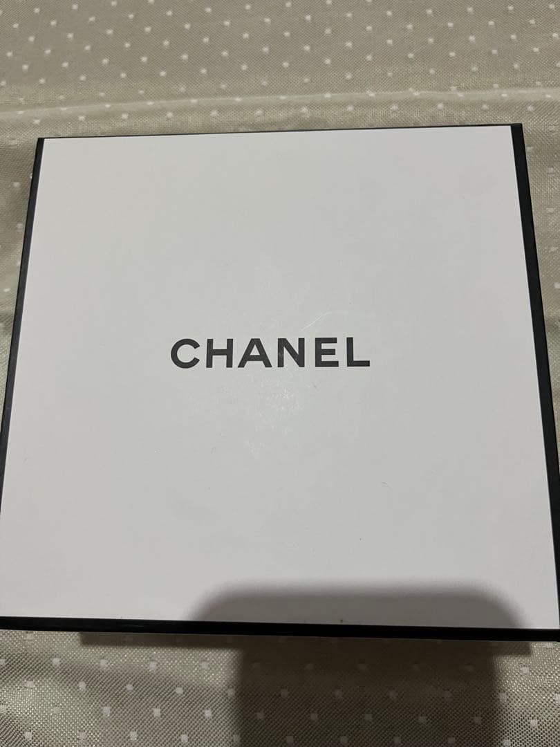 【CHANEL】未使用ギフトボックス　ヘアミスト・リップ・ネイル3点セット
