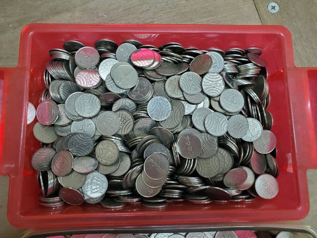 パチスロ スロット  メダル 【絵柄材質混合】3500枚以上　ドル箱3個付