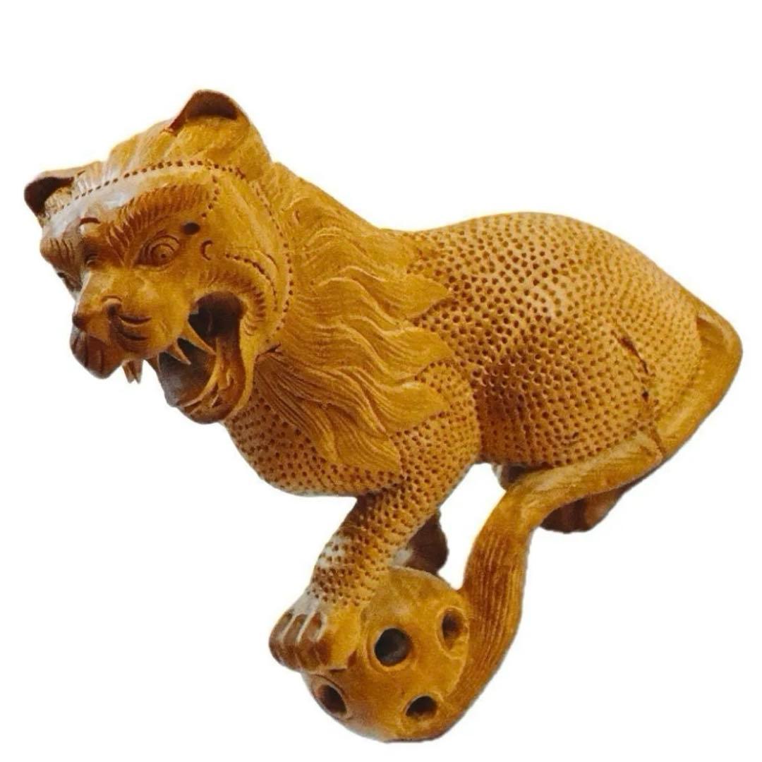 工芸品　狛犬　木製総木彫　インテリア　1点物　魔除け 縁起物 彫刻つがい　玉獅子