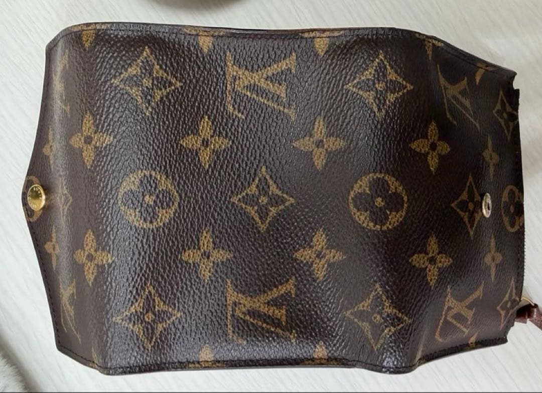 Louis Vuitton モノグラム三つ折り財布 ポルトフォイユヴィクトリーヌ