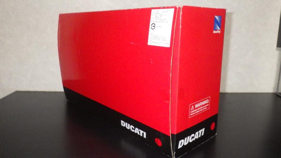 オートバイ・バイク NewRay 1/6 DUCATI 999