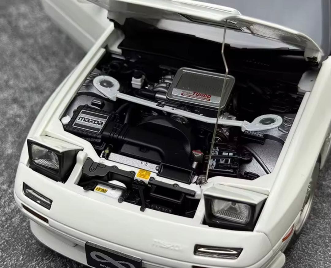 Mazda Savanna RX-7 FC3S 1/18スケールモデル