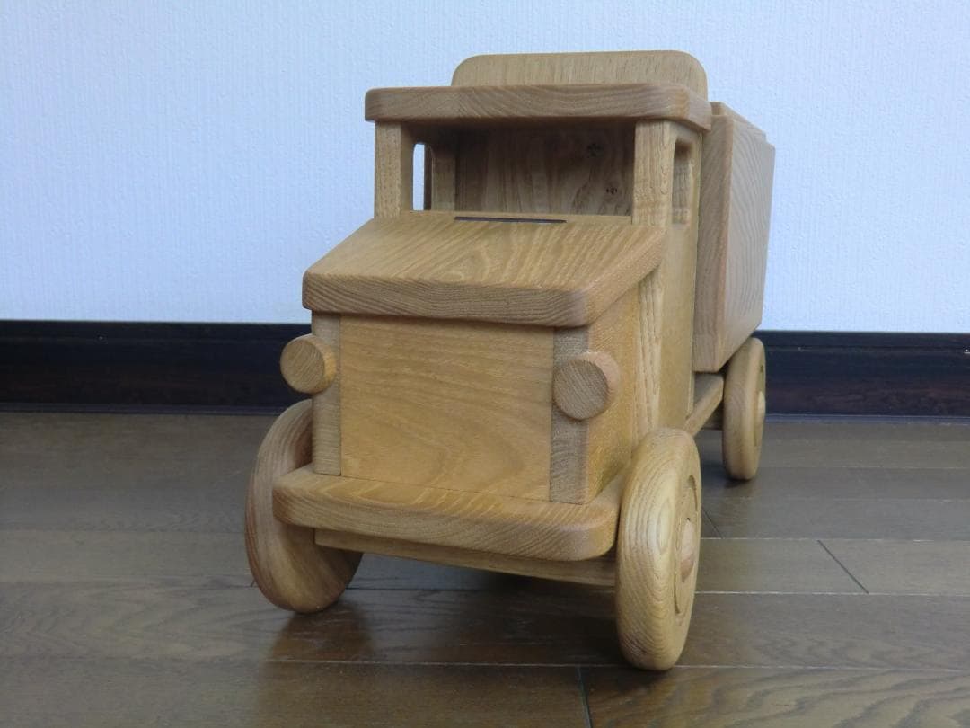 237新品・未使用　木のおもちゃ　手作り木製自動車 トラック　木製玩具　乗用玩具