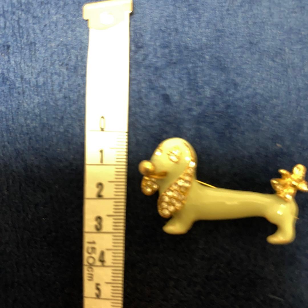 英国アンティーク 犬ブローチ 陶器orガラス製 ダックスフンド 希少