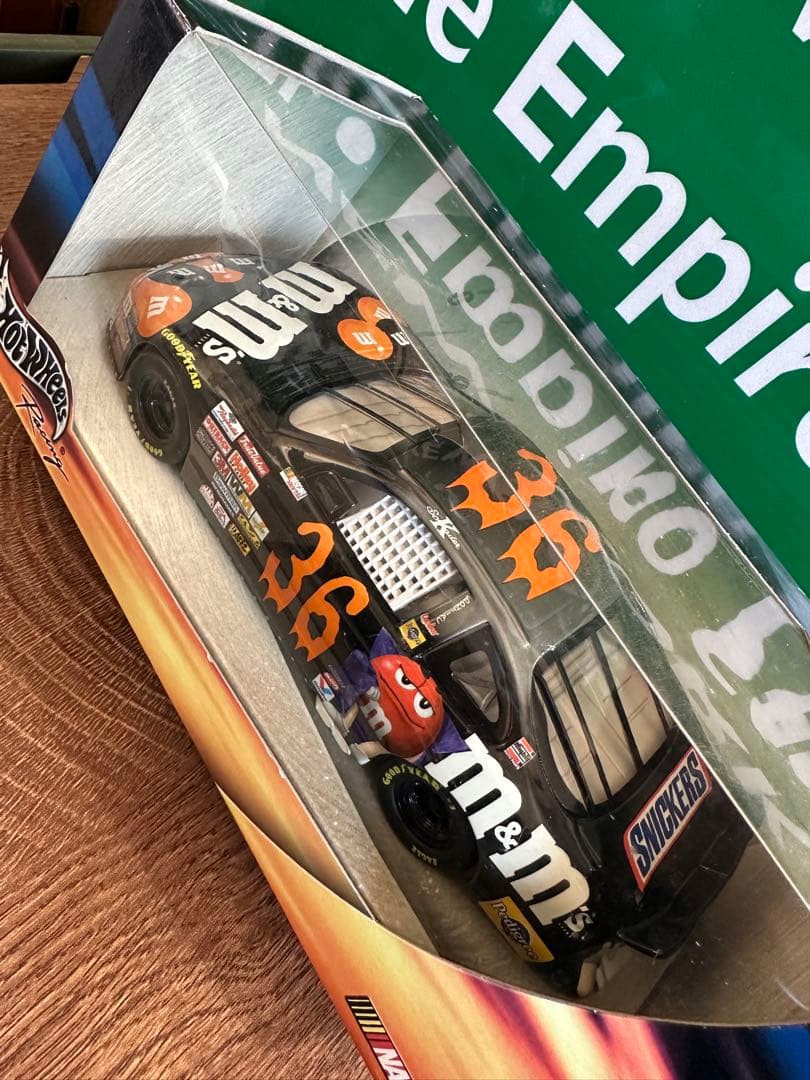 ミニカー Hot Wheels NASCAR 36 M&M's 1:64