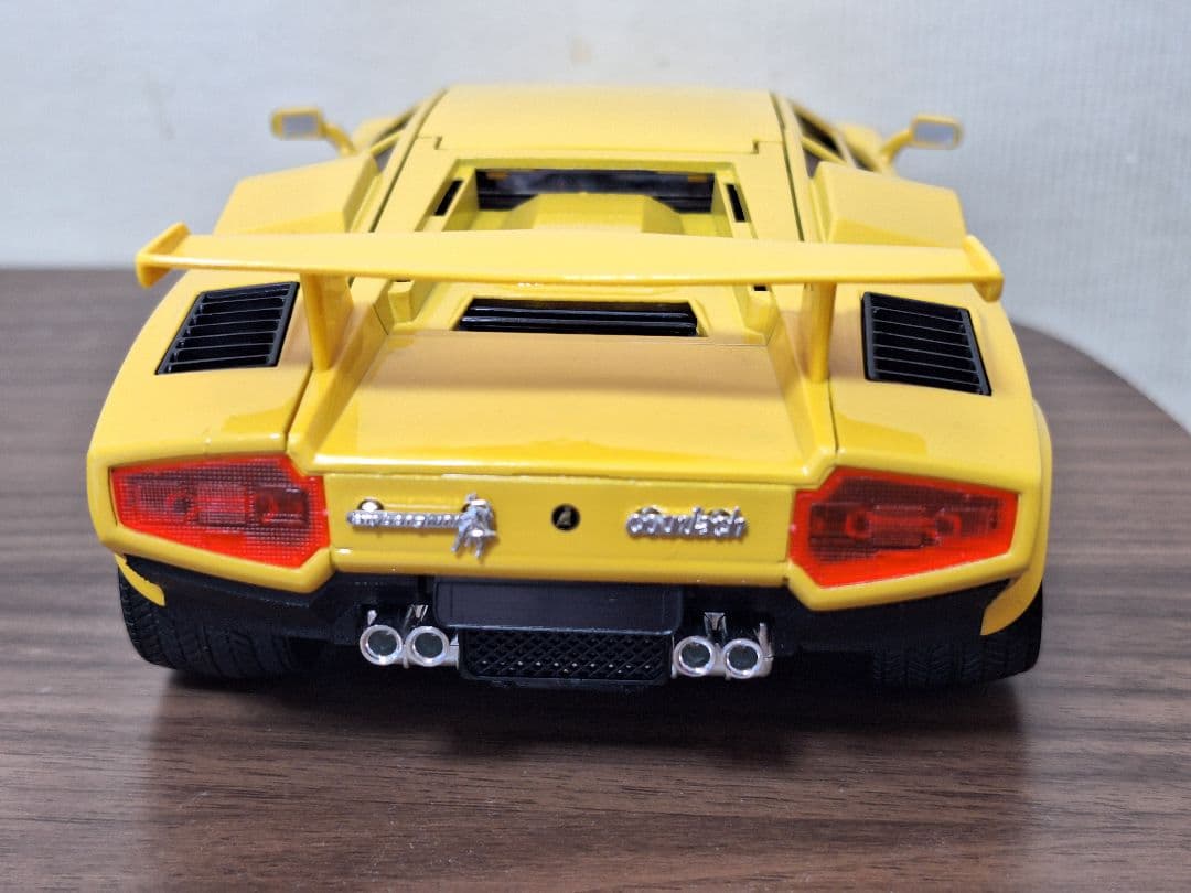 ランボルギーニ カウンタック 1/18 ランボルギーニ 1988 ブラーゴ