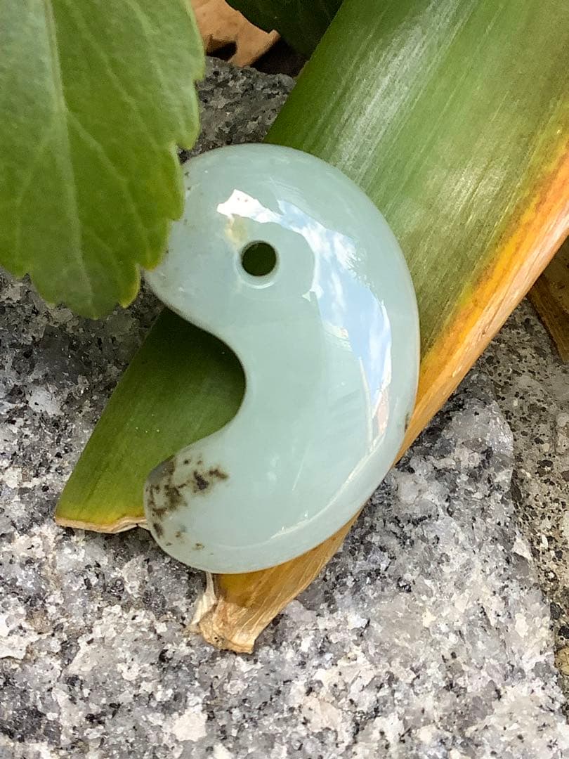 親方自慢の希少作品✳特選‼️珍しい石墨線入り‼️ 糸魚川翡翠勾玉*極上コレクション級